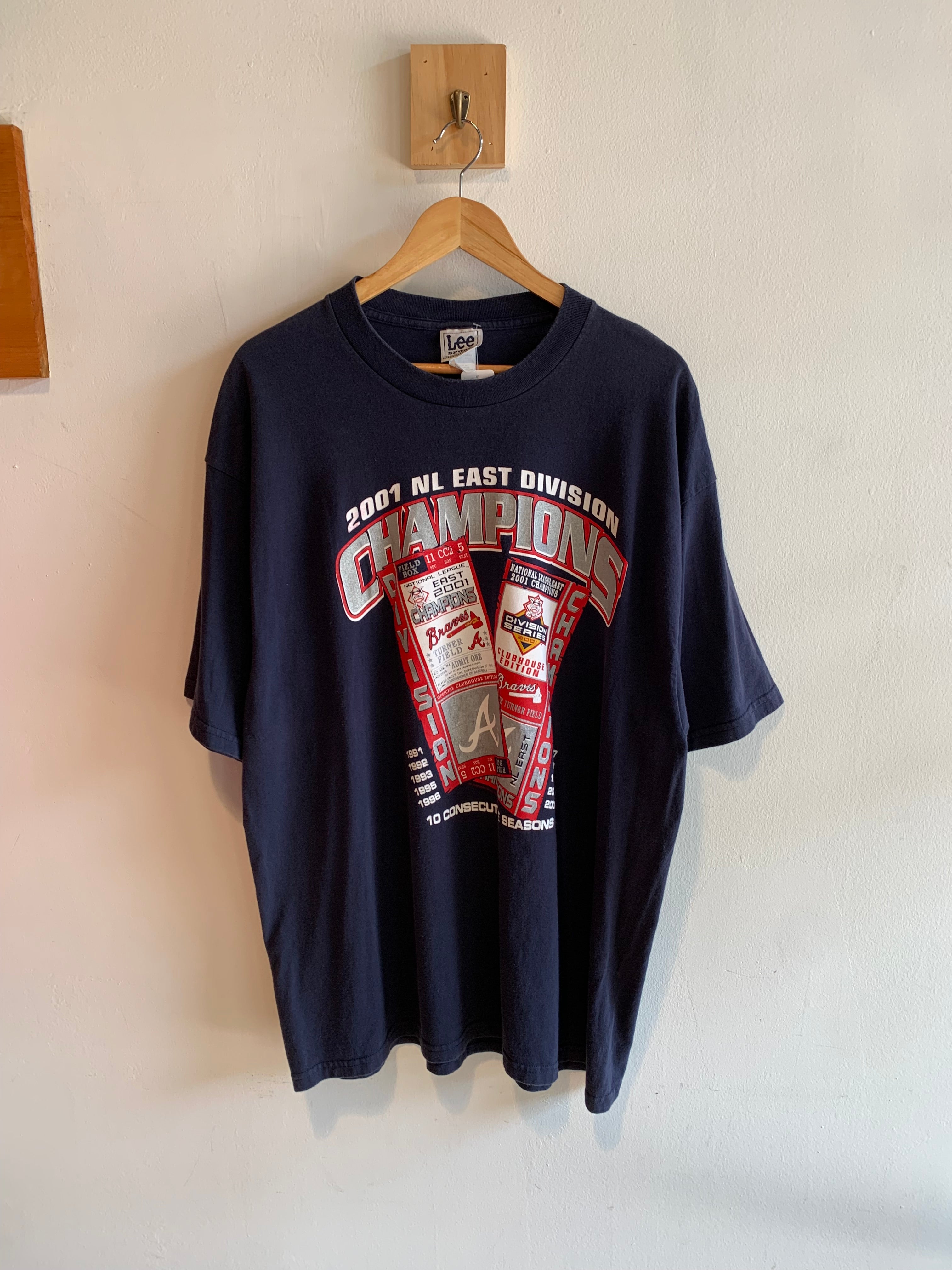 Vintage ‘01 Braves Champions Tee